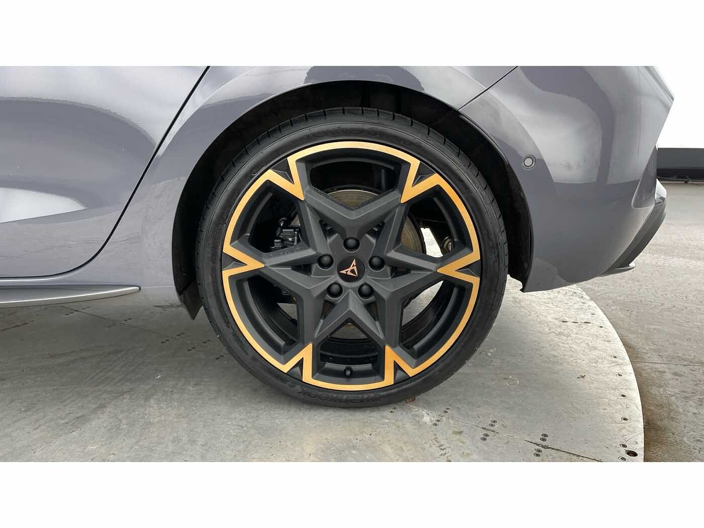 Cupra Leon NF VZ First Edition 1.4 e-HYBRID 245PS AFV DSG